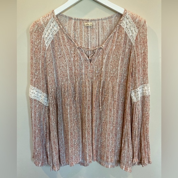 HOLLISTER CRINKLE PRINT BELLSLEEVE CROCHET TRIM TIE FRONT TOP BOHO HIPPIE Small - Picture 1 of 5
